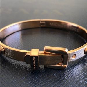 Fashion bracelet